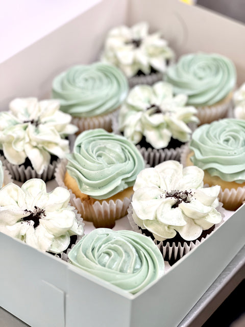 Pretty Floral Dozen